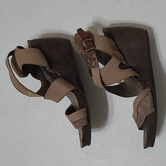 OTBT "Freedom" Women's Tan Wedge Sandals size 8 - Picture 3 of 11